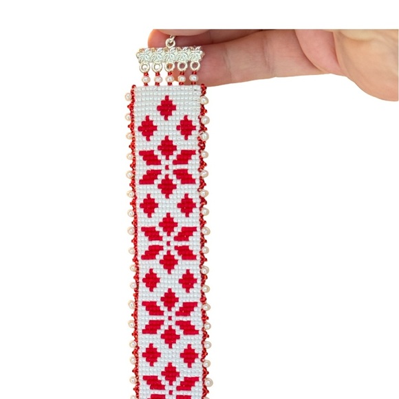 Hand crafted snowflake motif beaded cuff bracelet in holiday seasonal red white - Picture 9 of 13
